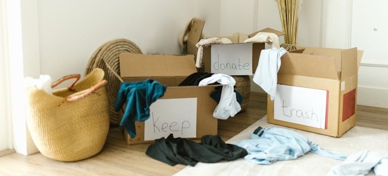 boxes labelled 'keep,' sell,' 'donate'
